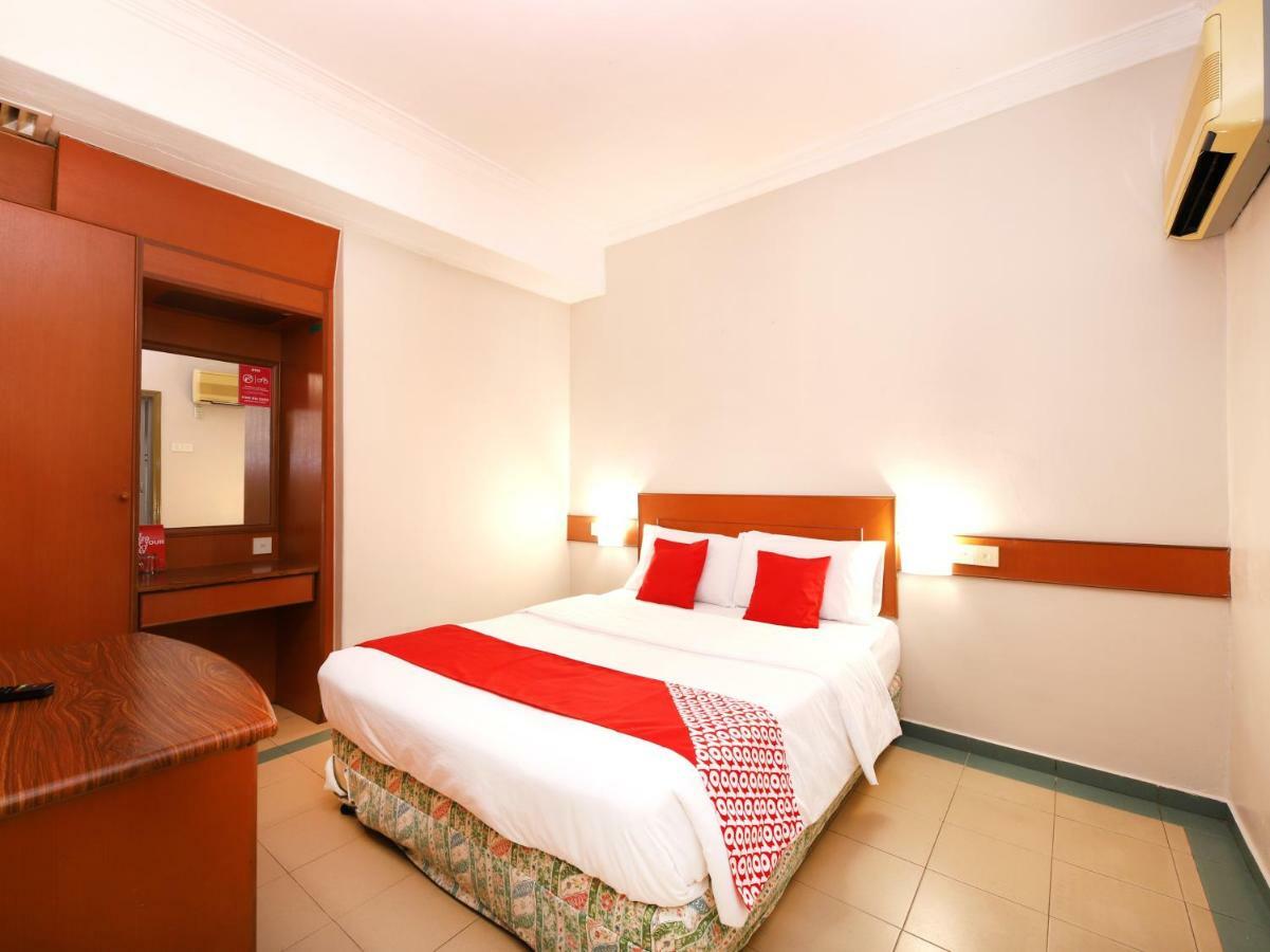 Oyo 764 Hotel Famous Inn Malacca Exterior photo